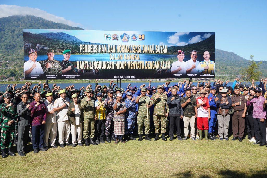 Danrem 163/Wira Satya Pimpin Kegiatan Pembersihan dan Normalisasi Danau Buyan