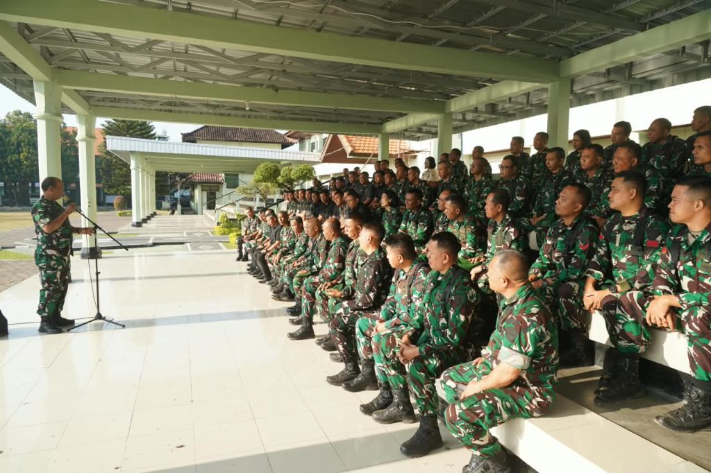 DANREM 163/WSA TEKANKAN DISIPLIN DAN KESIAPAN SATUAN DALAM JAM KOMANDAN